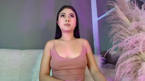 Snapshot of zoee_8 chatting on May 21, 1:29 pm ZOE online show from May 21, 1:29 pm