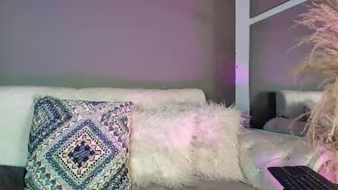 Snapshot of zoee_8 chatting on July 8, 10:58 pm ZOE online show from July 8, 10:58 pm