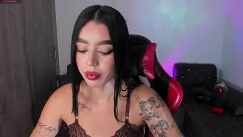 Snapshot of zoee_jackson chatting on May 10, 3:33 am zoee jackson online show from May 10, 3:33 am