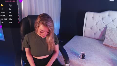 Snapshot of zoee_joness chatting on December 26, 11:54 am zoe online show from December 26, 11:54 am