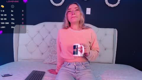 Snapshot of zoee_joness chatting on January 6, 12:02 pm zoe online show from January 6, 12:02 pm