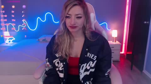 Snapshot of zoee_joness chatting on March 7, 10:02 am zoe online show from March 7, 10:02 am