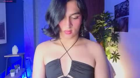 Snapshot of zoee_kiss_ chatting on June 19, 6:07 am ZOE online show from June 19, 6:07 am