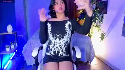Snapshot of zoee_kiss_ chatting on June 25, 4:45 am ZOE online show from June 25, 4:45 am