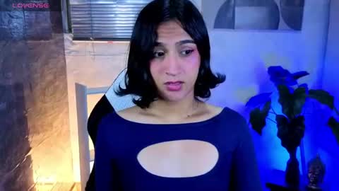 Snapshot of zoee_kiss_ chatting on June 28, 5:24 am ZOE online show from June 28, 5:24 am