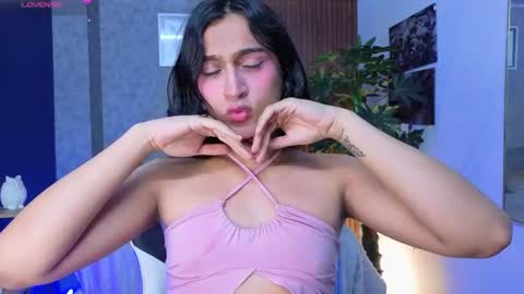 Snapshot of zoee_kiss_ chatting on July 12, 6:15 am ZOE online show from July 12, 6:15 am