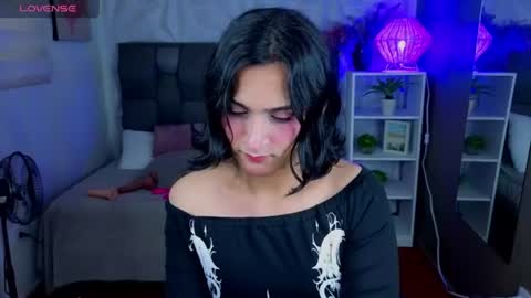Snapshot of zoee_kiss_ chatting on July 16, 8:37 pm ZOE online show from July 16, 8:37 pm