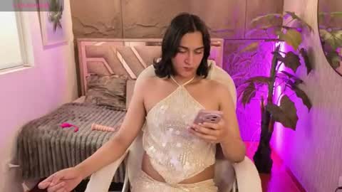Snapshot of zoee_kiss_ chatting on July 24, 8:29 pm ZOE online show from July 24, 8:29 pm