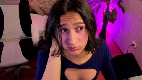 Snapshot of zoee_kiss_ chatting on July 30, 4:33 am ZOE online show from July 30, 4:33 am