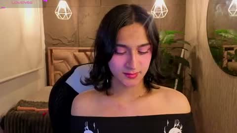 Snapshot of zoee_kiss_ chatting on August 2, 5:06 am ZOE online show from August 2, 5:06 am