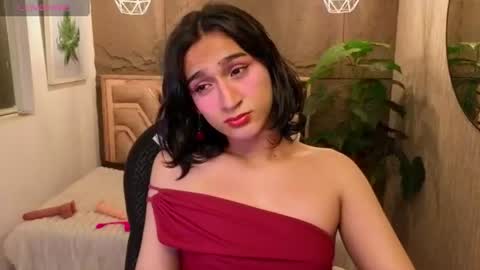 Snapshot of zoee_kiss_ chatting on August 5, 4:59 am ZOE online show from August 5, 4:59 am