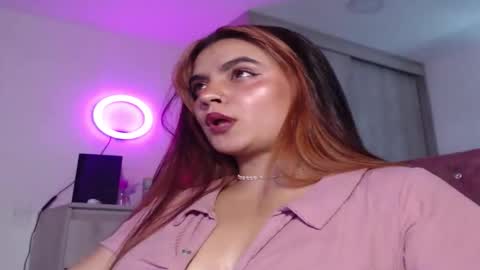 Snapshot of zoee_t chatting on June 5, 1:12 am Zoee online show from June 5, 1:12 am