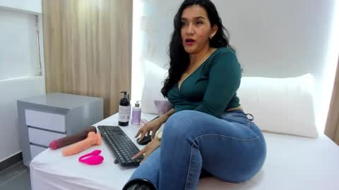 zoee_zi online show from September 24, 7:17 pm