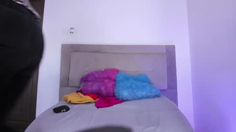 Yesenia online show from January 7, 6:03 pm