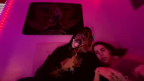 Snapshot of zoel87 chatting on January 18, 10:28 pm LovelyLatin25 online show from January 18, 10:28 pm