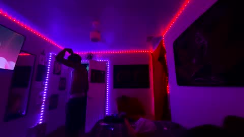 Snapshot of zoel87 chatting on February 4, 12:51 am LovelyLatin25 online show from February 4, 12:51 am