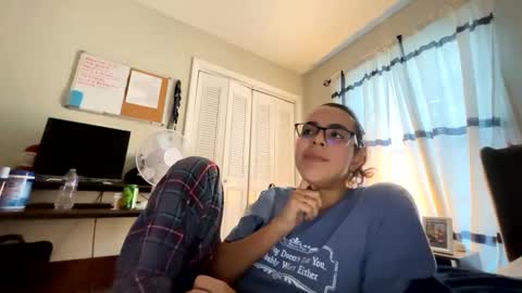 Snapshot of zoel87 chatting on October 1, 10:49 pm LovelyLatin25 online show from October 1, 10:49 pm