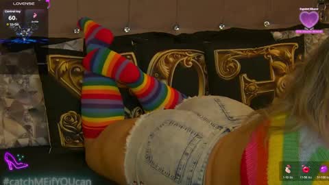 ZoeMesmerize online show from April 15, 5:36 am