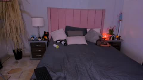 CuteZoe online show from October 27, 1:59 pm