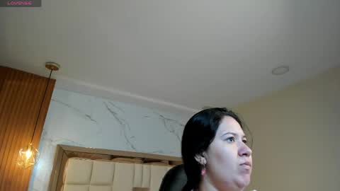 Snapshot of zoes_mile chatting on May 5, 11:40 am Zoes online show from May 5, 11:40 am