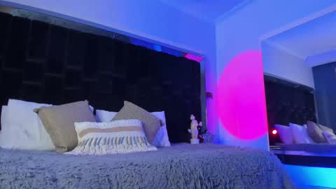 zoevidal_ online show from March 6, 11:47 am