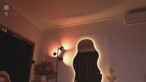 zoevidal_ online show from March 8, 12:09 pm