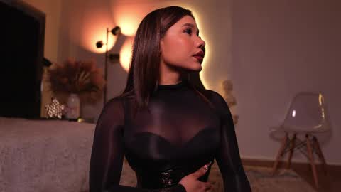 zoevidal_ online show from April 12, 12:10 pm