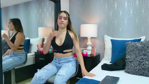 ZoeWilliis online show from April 13, 12:21 pm