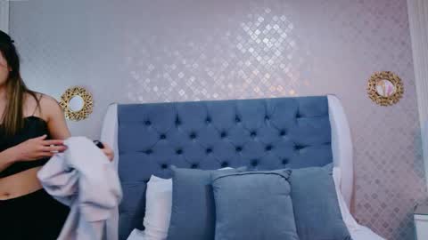 ZoeWilliis online show from June 1, 12:18 pm