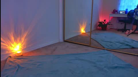 Zoeydanner online show from January 19, 6:00 pm