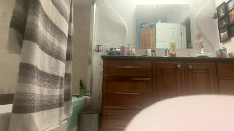 Snapshot of zoeyportland chatting on July 23, 3:32 pm Zoey Portland online show from July 23, 3:32 pm