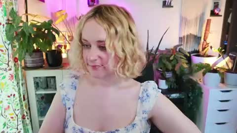 Zoey Ryan online show from June 12, 7:35 pm