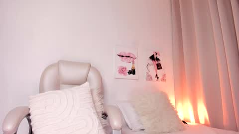 Snapshot of zofhia_xiaho chatting on May 18, 4:07 am Zofhia online show from May 18, 4:07 am