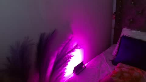 Sam Make me wet please  online show from April 15, 9:15 pm