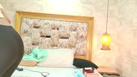 zoley  online show from February 2, 3:05 am