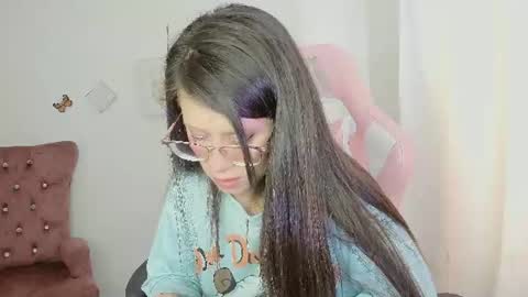 Snapshot of zooeybelair chatting on June 23, 2:37 pm Alicie online show from June 23, 2:37 pm