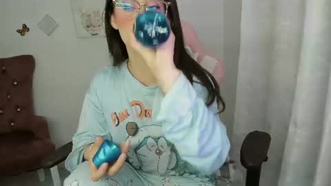 Snapshot of zooeybelair chatting on June 26, 4:17 am Alicie online show from June 26, 4:17 am