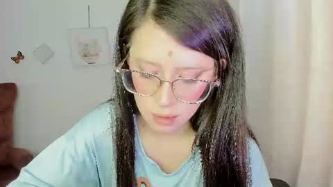 Snapshot of zooeybelair chatting on June 26, 4:44 pm Alicie online show from June 26, 4:44 pm