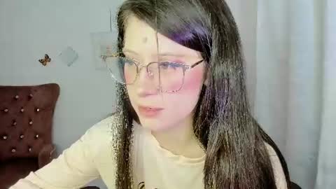 Snapshot of zooeybelair chatting on July 6, 4:09 am Alicie online show from July 6, 4:09 am