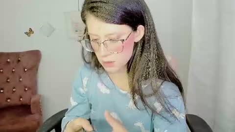 Snapshot of zooeybelair chatting on July 10, 4:28 am Alicie online show from July 10, 4:28 am