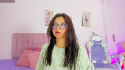 Zoe online show from April 9, 11:59 am