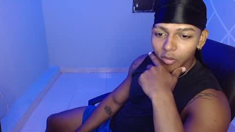 Snapshot of zoriel_derox chatting on April 5, 12:35 pm Zoriel online show from April 5, 12:35 pm