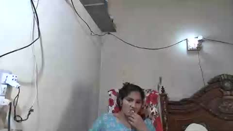 Snapshot of zoyakhan803 chatting on May 9, 3:01 am zoyakhan803 online show from May 9, 3:01 am