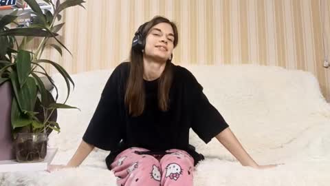 Snapshot of zulajaniak chatting on March 3, 4:07 am Joan online show from March 3, 4:07 am