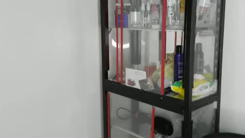 zulemapiel online show from April 9, 1:49 am