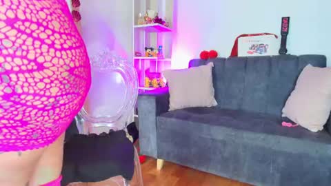 Snapshot of zully_green chatting on August 2, 4:33 am zully_green online show from August 2, 4:33 am