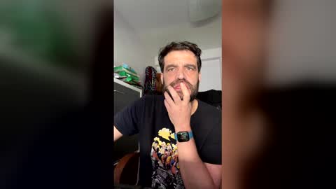 Snapshot of zurdineno chatting on April 15, 10:44 am zurdineno online show from April 15, 10:44 am