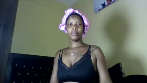 Snapshot of zurivelvetstudio chatting on May 17, 5:27 am zurivelvetstudio online show from May 17, 5:27 am