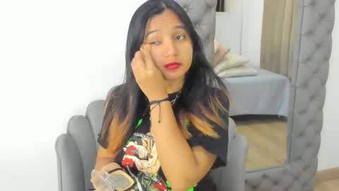 Snapshot of zusan_king_ chatting on April 27, 2:20 am Im Zusan My schedule is from 1030pm to 430 am colombian time online show from April 27, 2:20 am