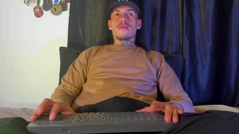 Snapshot of zyongarcia2020 chatting on December 16, 2:25 am zyon garcia online show from December 16, 2:25 am